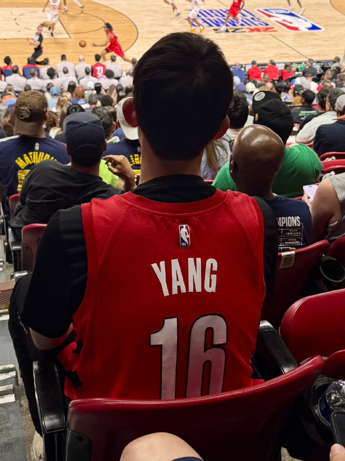 开云-开拓者官博晒照：穿上16号球衣，准备好见证杨瀚森的夏联首秀